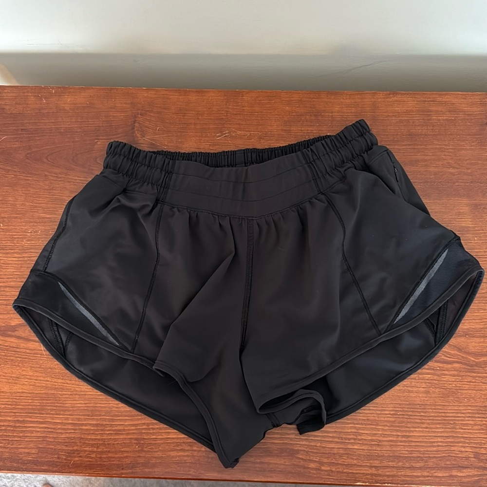 Lululemon Hotty Hot 2.5” shorts